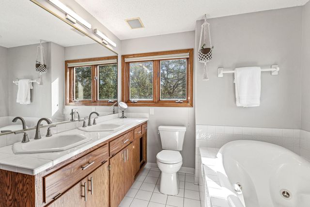 455 S Owasso Boulevard W, Roseville, MN 55113