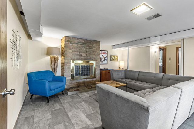 455 S Owasso Boulevard W, Roseville, MN 55113