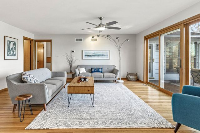 455 S Owasso Boulevard W, Roseville, MN 55113