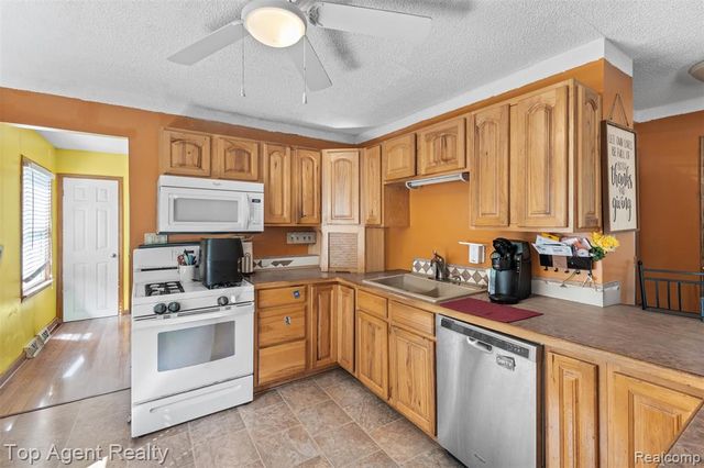 25673 Ford Street, Roseville, MI 48066