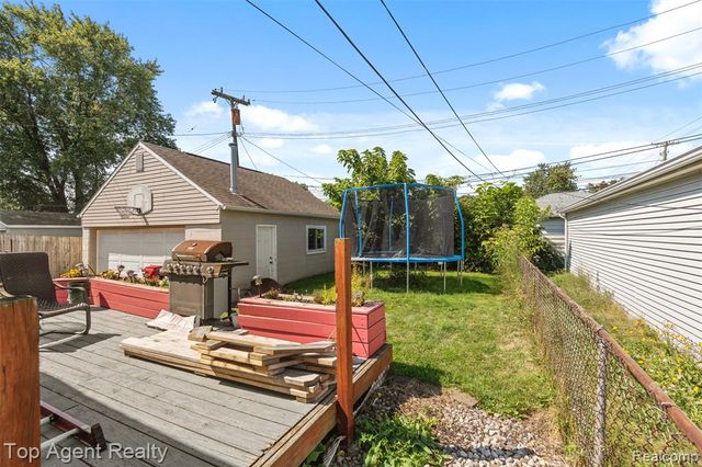 25673 Ford Street, Roseville, MI 48066