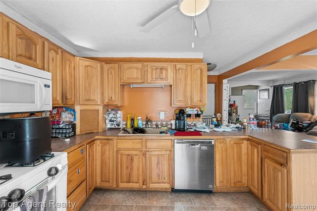 25673 Ford Street, Roseville, MI 48066