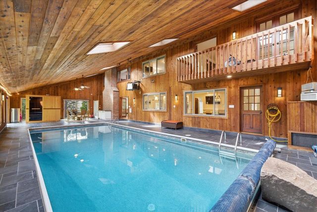 10270 Range Line COURT, Mequon, WI 53092