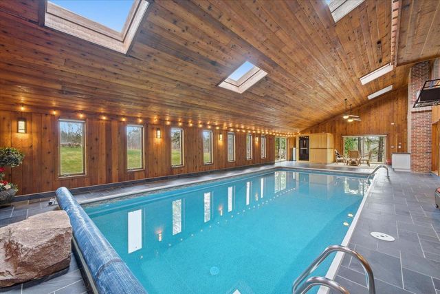 10270 Range Line COURT, Mequon, WI 53092