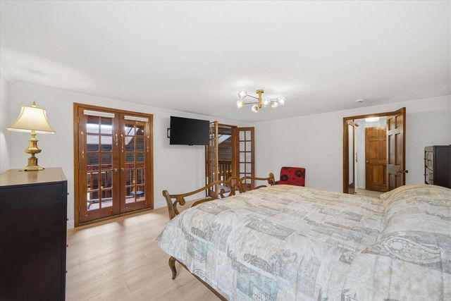 10270 Range Line COURT, Mequon, WI 53092