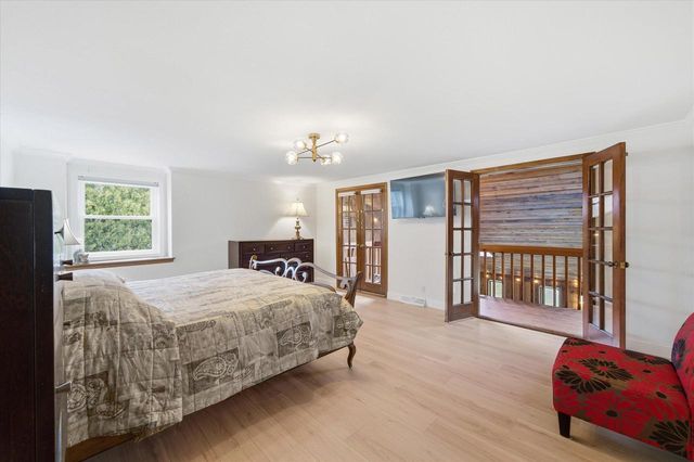 10270 Range Line COURT, Mequon, WI 53092