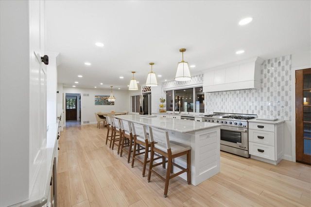 10270 Range Line COURT, Mequon, WI 53092