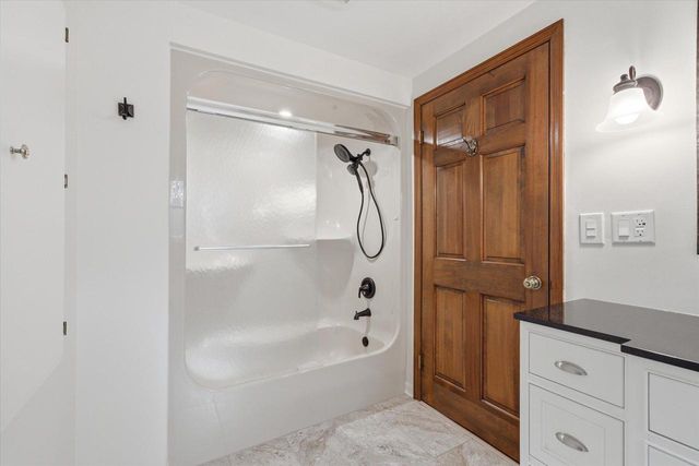 10270 Range Line COURT, Mequon, WI 53092