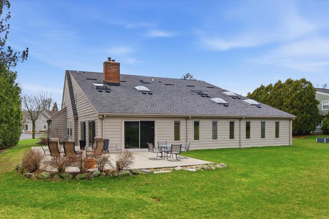 10270 Range Line COURT, Mequon, WI 53092