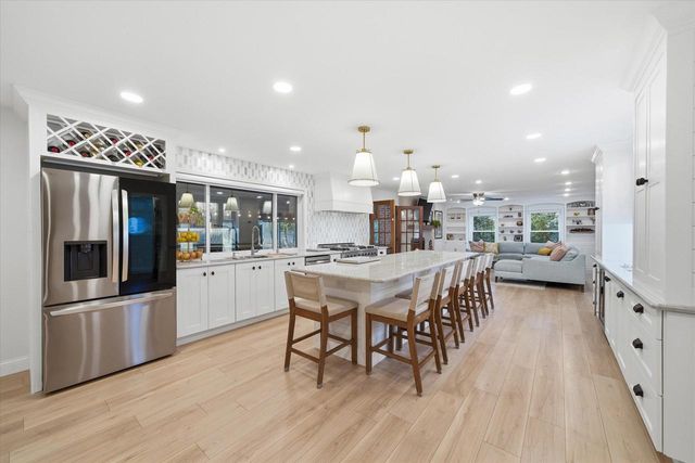 10270 Range Line COURT, Mequon, WI 53092