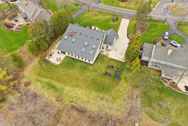 10270 Range Line COURT, Mequon, WI 53092