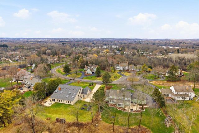 10270 Range Line COURT, Mequon, WI 53092