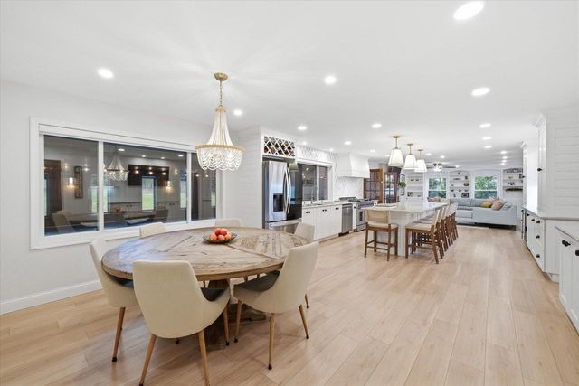 10270 Range Line COURT, Mequon, WI 53092