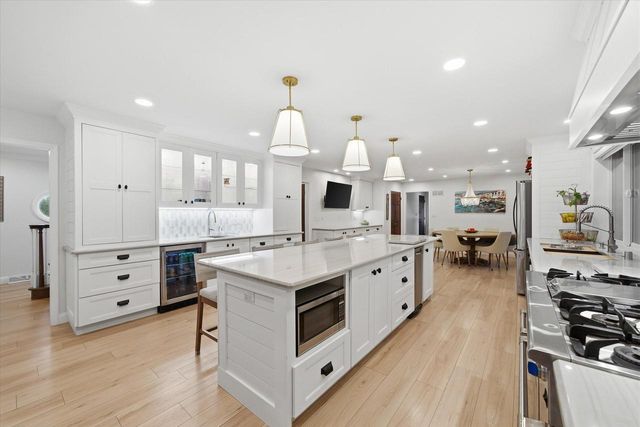 10270 Range Line COURT, Mequon, WI 53092