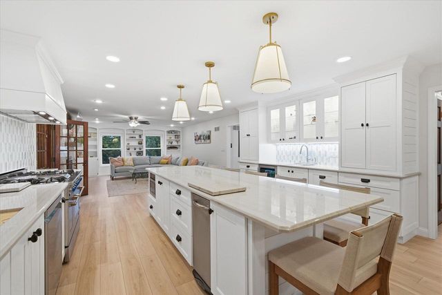 10270 Range Line COURT, Mequon, WI 53092