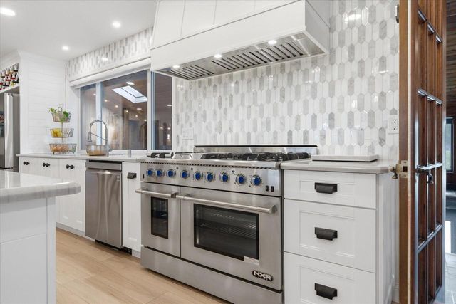 10270 Range Line COURT, Mequon, WI 53092