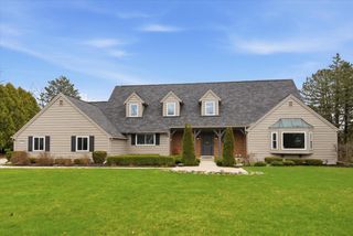 10270 Range Line COURT, Mequon, WI 53092