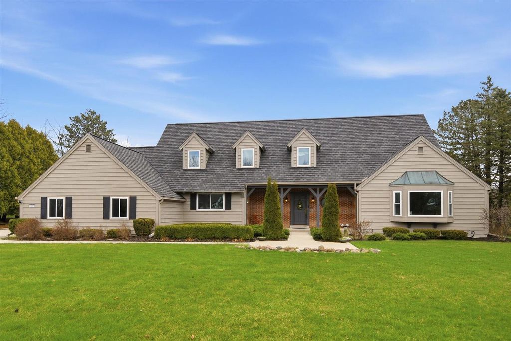 10270 Range Line COURT, Mequon, WI 53092