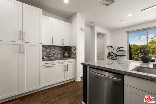 5816 W 85th Place, Los Angeles, CA 90045