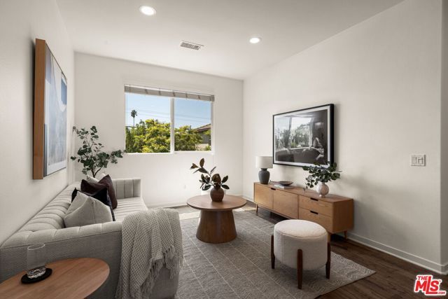 5816 W 85th Place, Los Angeles, CA 90045