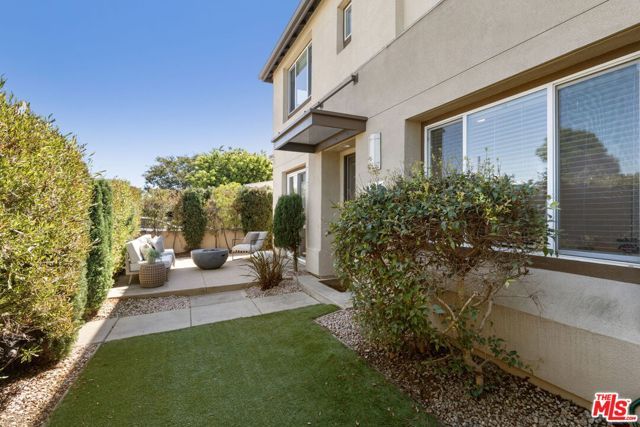 5816 W 85th Place, Los Angeles, CA 90045