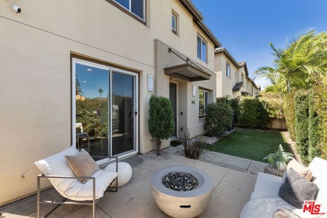 5816 W 85th Place, Los Angeles, CA 90045