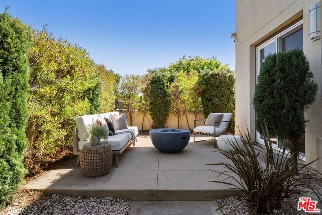 5816 W 85th Place, Los Angeles, CA 90045