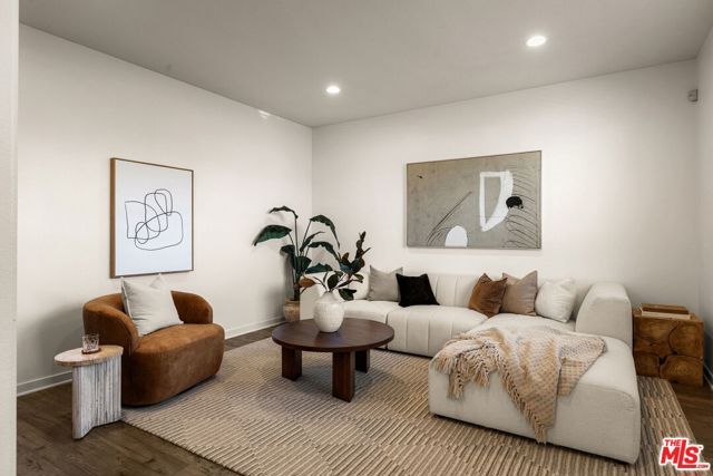 5816 W 85th Place, Los Angeles, CA 90045
