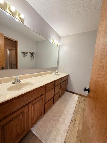 8948 Sunny Slope Lane, Mountain Grove, MO 65711