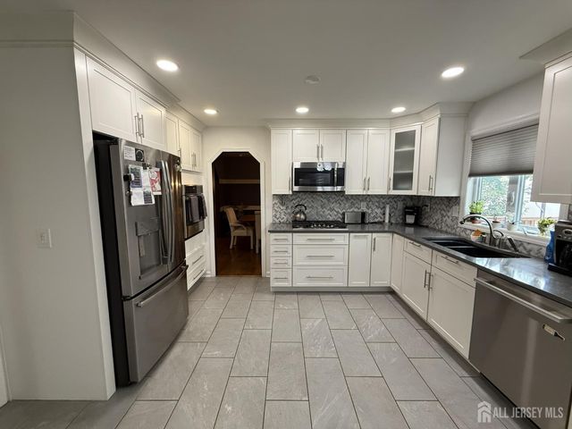 86 Tall Oaks Drive, East Brunswick, NJ 08816
