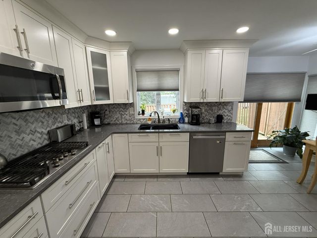 86 Tall Oaks Drive, East Brunswick, NJ 08816
