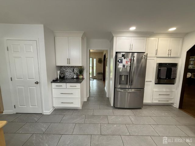 86 Tall Oaks Drive, East Brunswick, NJ 08816