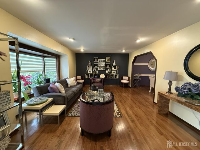 86 Tall Oaks Drive, East Brunswick, NJ 08816