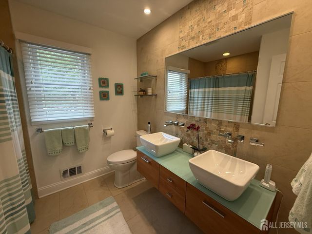 86 Tall Oaks Drive, East Brunswick, NJ 08816