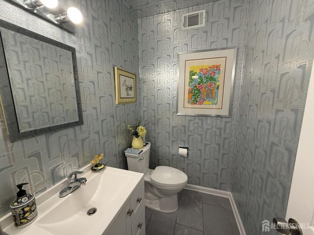86 Tall Oaks Drive, East Brunswick, NJ 08816