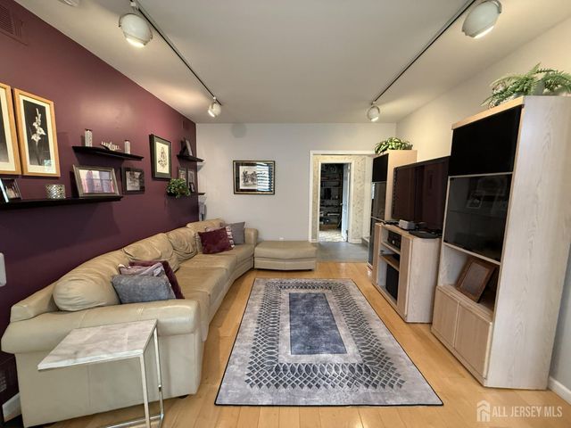 86 Tall Oaks Drive, East Brunswick, NJ 08816