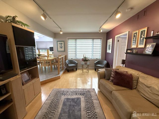86 Tall Oaks Drive, East Brunswick, NJ 08816