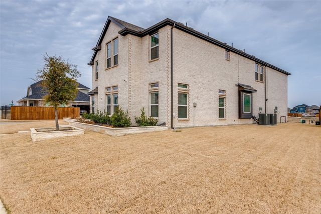 1352 Peregrine Trail, Frisco, TX 75036