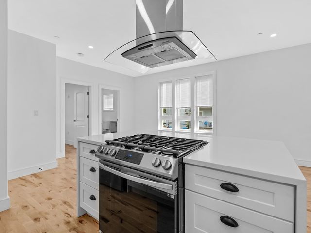 178 Washington Ave. 205, Chelsea, MA 02150