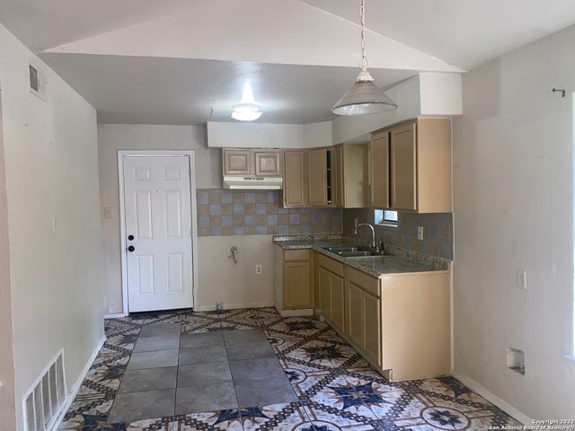 322 Jean, San Antonio, TX 78207