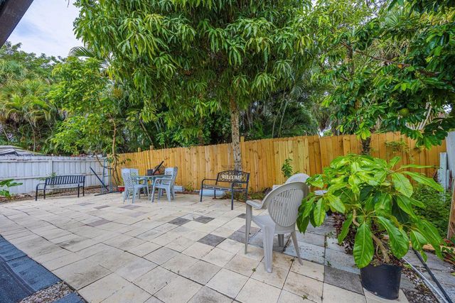 5722 Dewberry Way, West Palm Beach, FL 33415