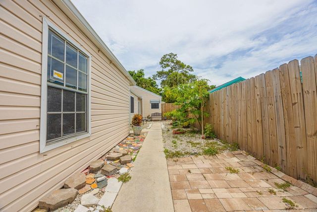 5722 Dewberry Way, West Palm Beach, FL 33415