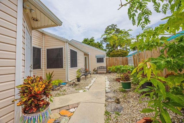 5722 Dewberry Way, West Palm Beach, FL 33415