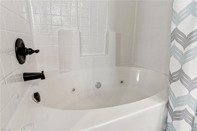 7521 Villa Ct, Gloucester Point, VA 23062