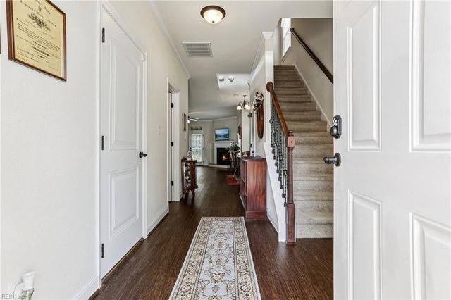 7521 Villa Ct, Gloucester Point, VA 23062