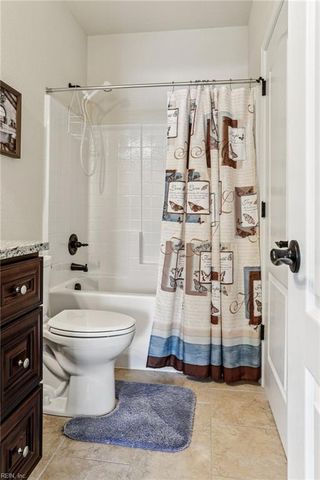 7521 Villa Ct, Gloucester Point, VA 23062