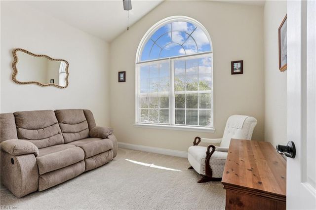 7521 Villa Ct, Gloucester Point, VA 23062