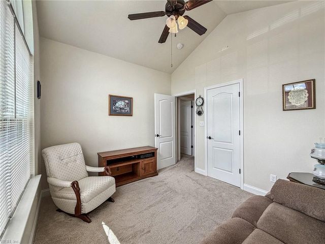 7521 Villa Ct, Gloucester Point, VA 23062
