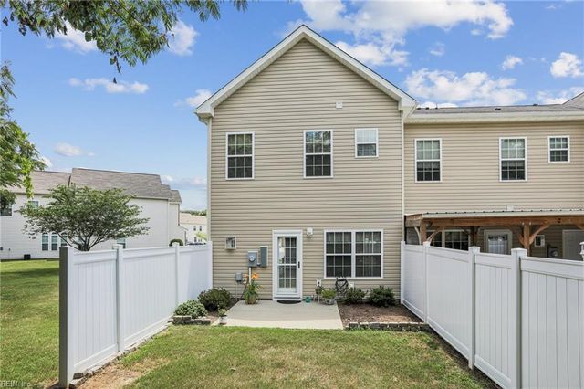 7521 Villa Ct, Gloucester Point, VA 23062