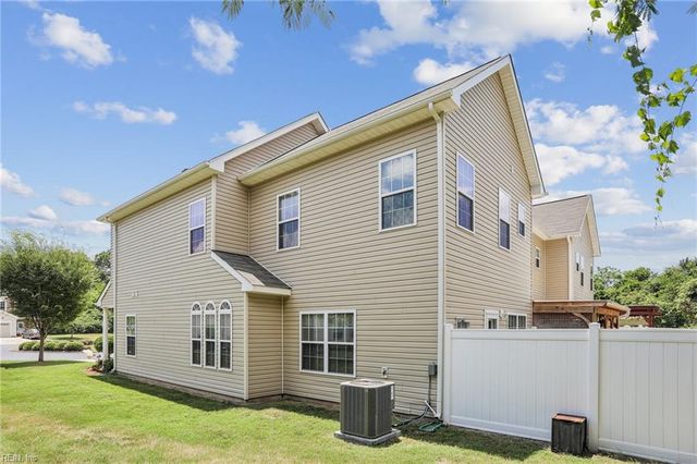 7521 Villa Ct, Gloucester Point, VA 23062
